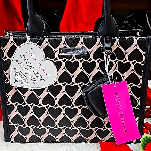 Betsey Johnson Handbags - NWT BLACK n PINK HEARTED BETSEY JOHNSON SATCHEL w/POUCH